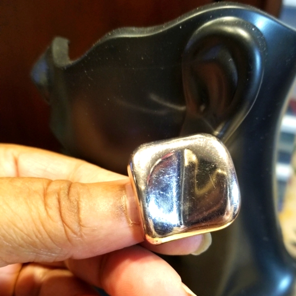 Indented Squared clip on earrings.